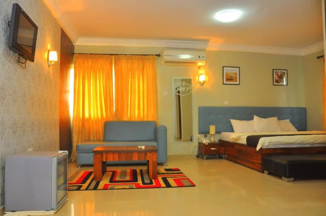 Royal Kaft Hotel Ikorodu Exterior photo